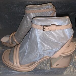 Size 9M Circus NY by Sam Edelman Women's, Hartlie Sandal (BLONDE)